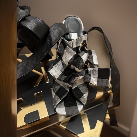 Gorgeous brand new shoes 💙 Miista designed in London handcrafted in Spain - Picture 3 of 5